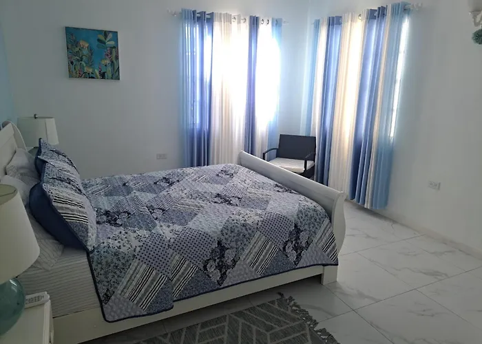Ottie-Newly Renovated, 5 Min From Beach